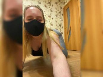 Donut-red webcam model stream image