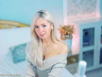 Amoramias webcam model stream image