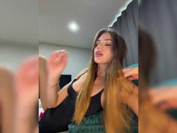 SweetyMia webcam model stream image