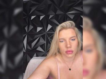 LYALYAtop webcam model stream image