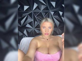 LYALYAtop webcam bongacams model stream image