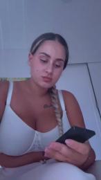 Babycarla webcam model stream image