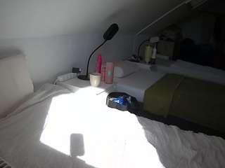 voyeurcam-julmodels-bed-4 webcam model stream image