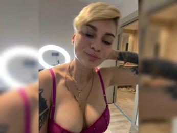 KiraSaint webcam bongacams model stream image