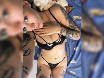 KiraSaint webcam model stream image