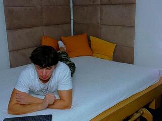 Ozzy Levitt webcam model stream image