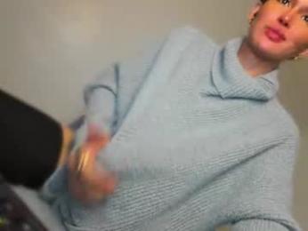transnextdoor_ webcam model stream image