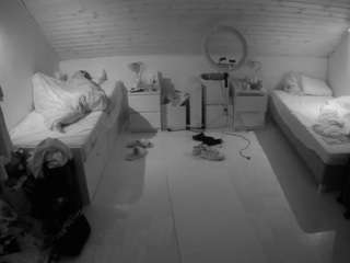 voyeurcam-julmodels-greybed-3 webcam model stream image