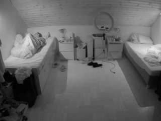 voyeurcam-julmodels-greybed-3 webcam model stream image