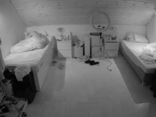voyeurcam-julmodels-greybed-3 webcam model stream image