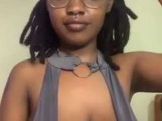 ravynphoenixx webcam model stream image