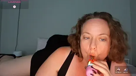 julimonroe webcam stripchat model stream image